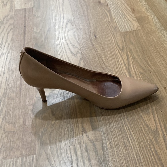 Coach Women’s Tan Leather Closed Toe Formal Pumps Heels - Picture 4 of 9